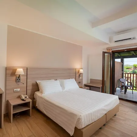 Готель Portoconte 4*